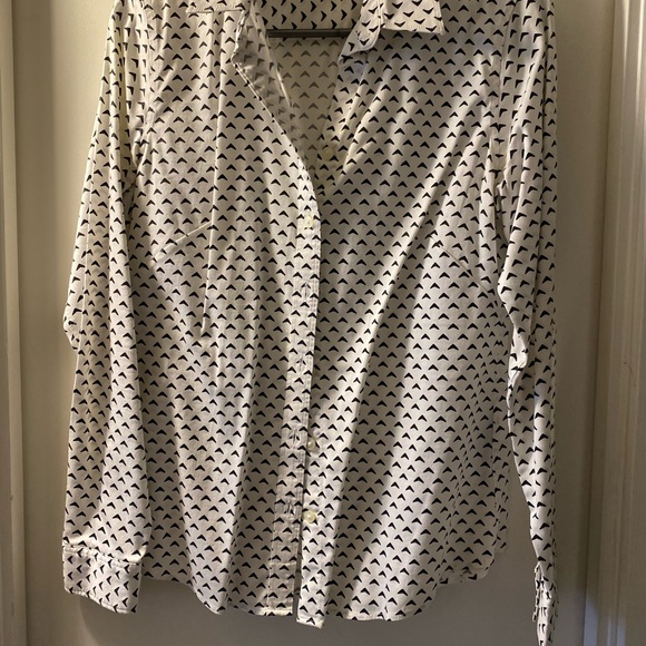 Banana Republic Tailored Non-Iron Shirt - Picture 2 of 4